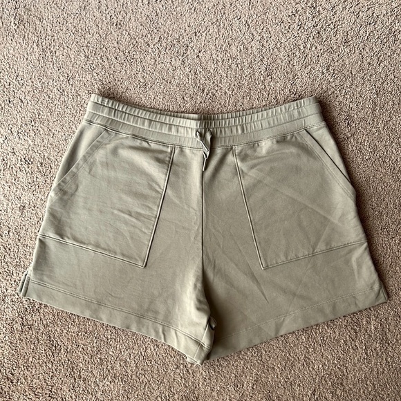 NEW M.M. Lafleur Felix Short in Laurel Green - Picture 5 of 9